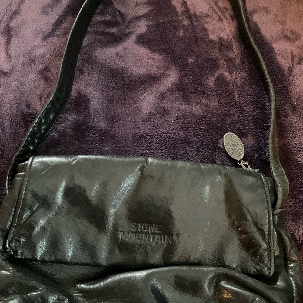 Stone Mountain Accessories Sleek Black Shoulder Bag